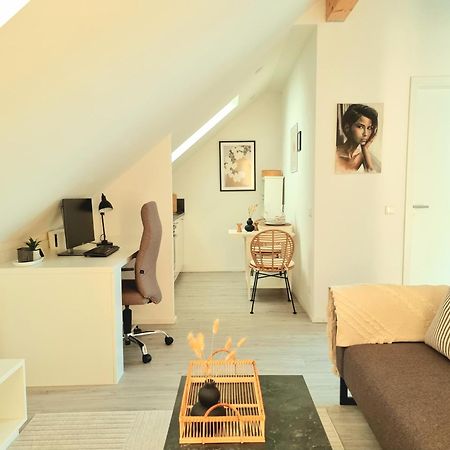 Homestay-Stylish, Zentral- Loft Apartment-Parking อินโกลชตัดต์ ภายนอก รูปภาพ
